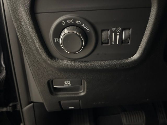 Used 2023 Jeep Grand Cherokee Altitude AWD/4WD image 14