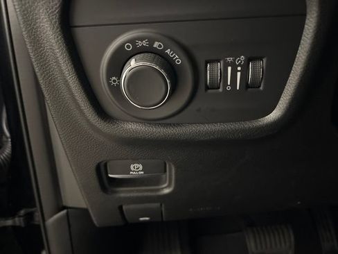 Used 2023 Jeep Grand Cherokee Altitude AWD/4WD image 14