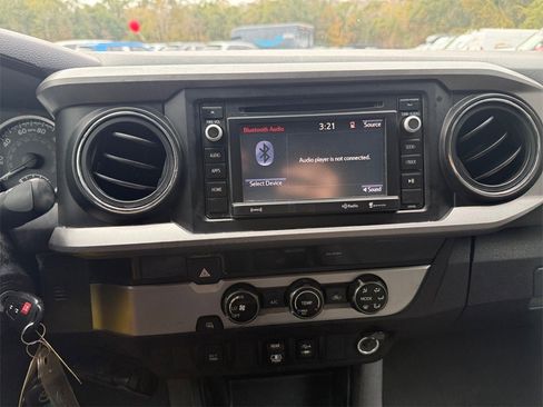 Used 2018 Toyota Tacoma TRD Off-Road image 23