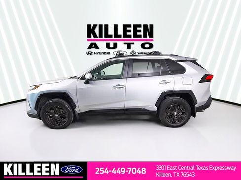 Used 2023 Toyota RAV4 SE image 4