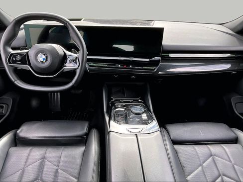 Used 2025 BMW 530i RWD image 13