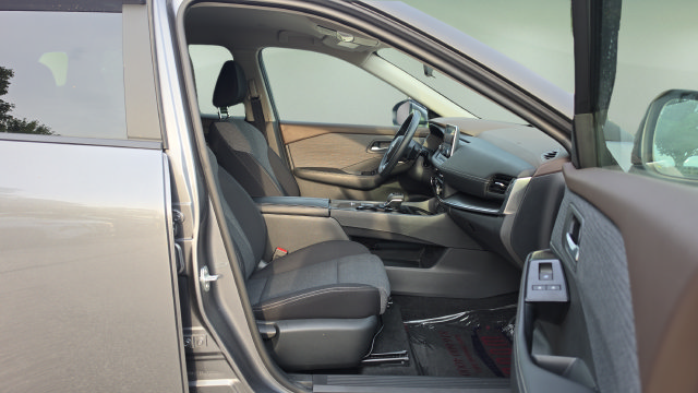 Used 2023 Nissan Rogue SV FWD image 29