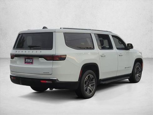 Used 2024 Jeep Wagoneer L Series II RWD image 5