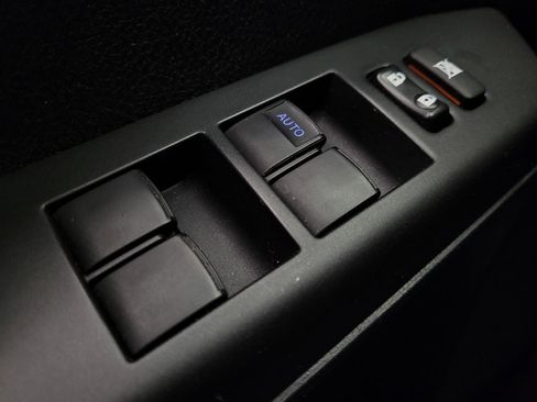 Used 2018 Toyota RAV4 LE image 27