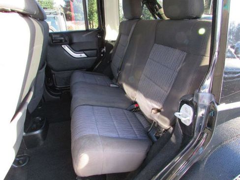 Used 2012 Jeep Wrangler Unlimited Sahara image 14