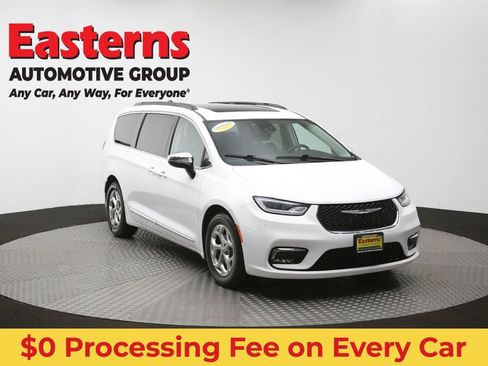 Used 2023 Chrysler Pacifica Limited FWD image 53