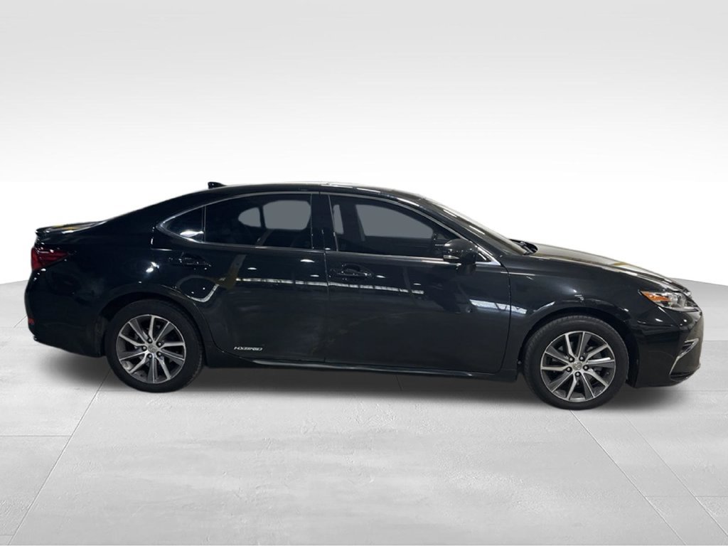 Used 2016 Lexus ES 300h w/ Luxury Package w/Wood Trim FWD image 6
