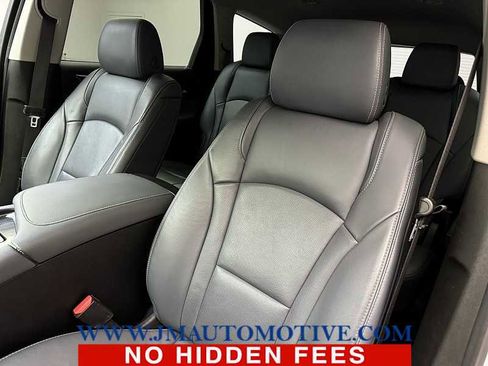 Used 2021 Buick Enclave Essence image 13