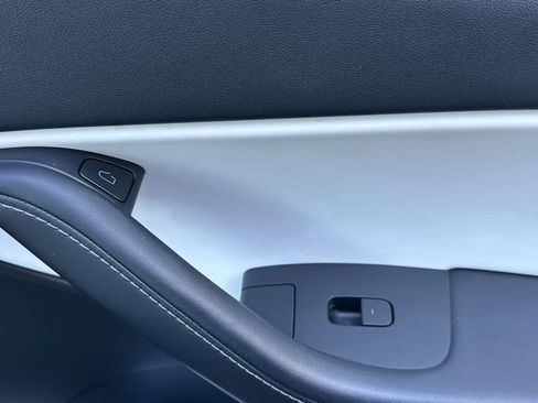 Used 2021 Tesla Model Y Long Range image 21