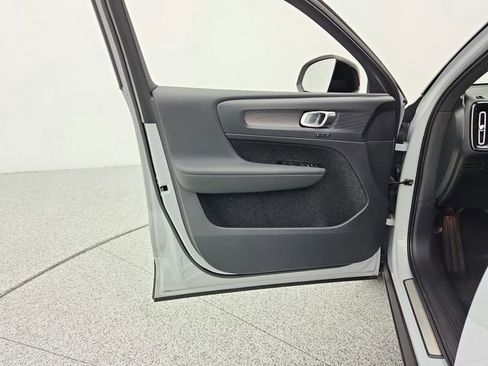 Certified 2022 Volvo XC40 P8 Recharge Plus image 38