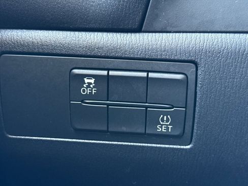 Used 2018 MAZDA MAZDA3 Sport image 30