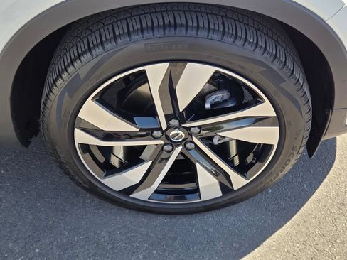 Certified 2025 Volvo XC40 B5 Ultra w/ Climate Package AWD/4WD image 9