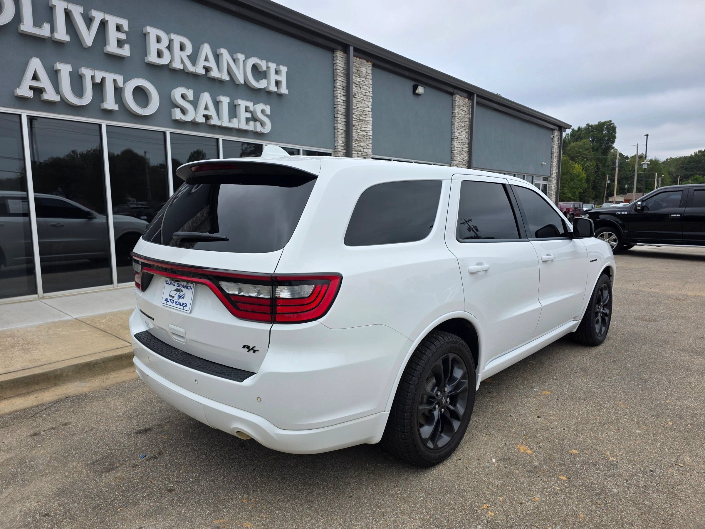 Used 2022 Dodge Durango R/T w/ Blacktop Package RWD image 2