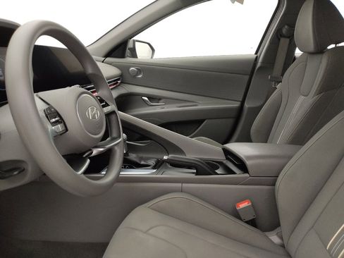 Used 2024 Hyundai Elantra SEL image 17