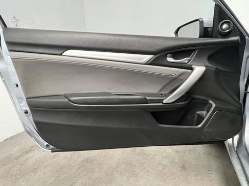 Used 2017 Honda Civic Touring image 7