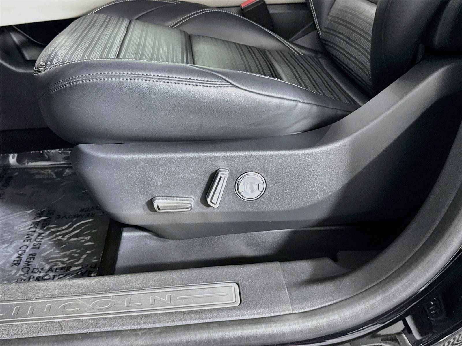 Used 2024 Lincoln Nautilus Reserve AWD/4WD image 21