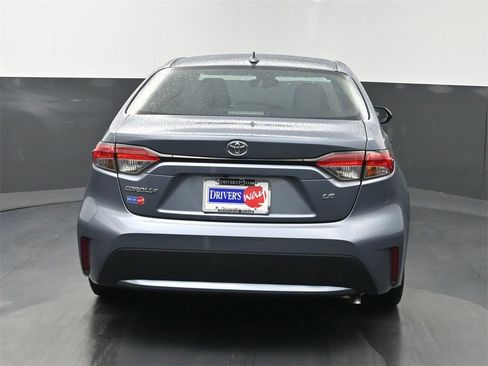 Used 2021 Toyota Corolla LE image 39