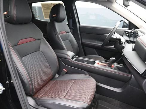 Used 2026 Nissan Kicks SR w/ SR Premium Package FWD image 33