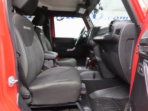 Used 2017 Jeep Wrangler Unlimited Sahara w/ Connectivity Group image 25