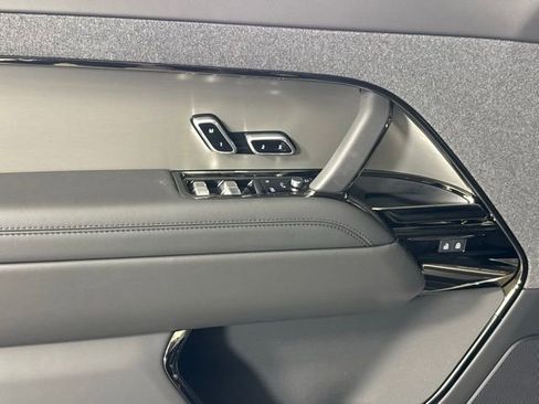 Used 2026 Land Rover Range Rover Sport SE AWD/4WD image 15