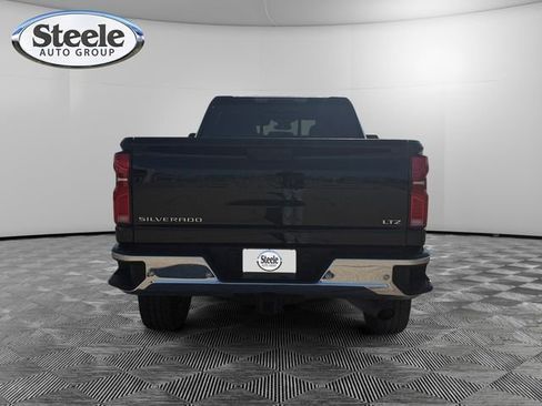 Used 2025 Chevrolet Silverado 2500 LTZ w/ LTZ Convenience Package image 4