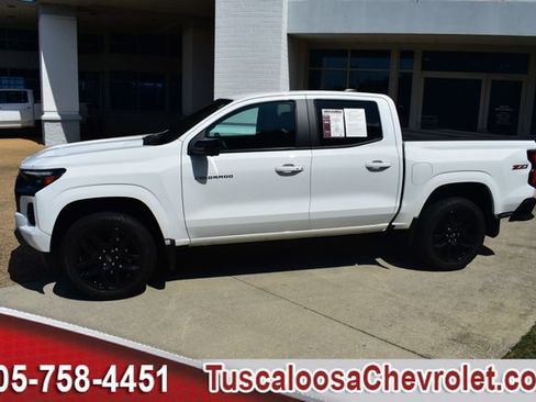 Used 2025 Chevrolet Colorado Z71 w/ Technology Package AWD/4WD image 7