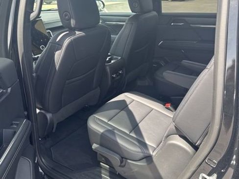 Used 2026 GMC Acadia Elevation w/ Elevation Premium Package AWD/4WD image 23