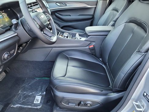 New 2025 Jeep Grand Cherokee Limited AWD/4WD image 6