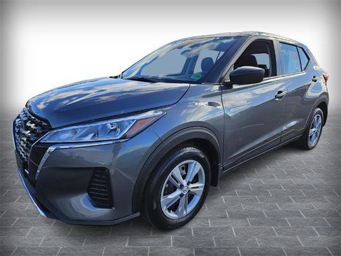 Certified 2025 Nissan Kicks Play S image 3