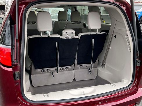 Used 2017 Chrysler Pacifica Touring w/ Tire & Wheel Group image 4