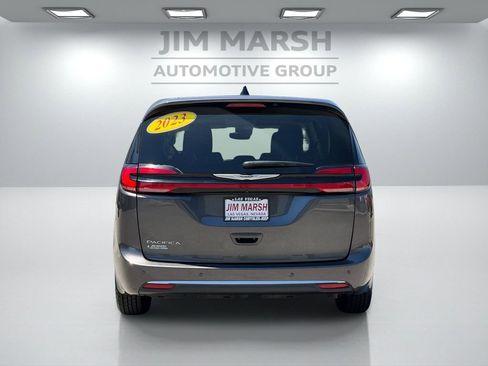 Used 2023 Chrysler Pacifica Touring-L FWD image 5