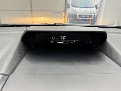 Used 2021 Subaru Crosstrek 2.0i Premium w/ Moonroof Package image 18