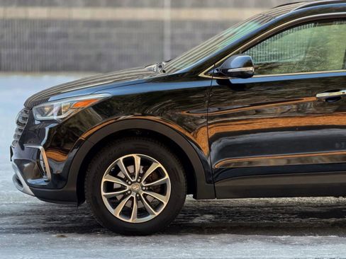Used 2017 Hyundai Santa Fe SE w/ SE Premium Package 02 AWD/4WD image 7
