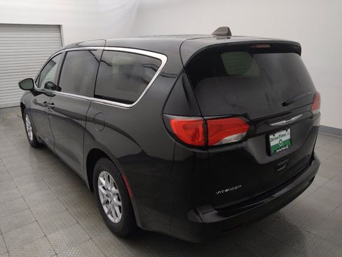 Used 2023 Chrysler Voyager LX FWD image 5