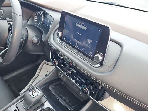 Used 2021 Nissan Rogue SV w/ Premium Package image 19