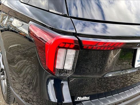 Certified 2025 Ford Explorer ST image 31