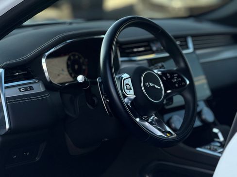 Used 2024 Jaguar F-PACE R-Dynamic S image 8