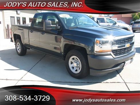 Used 2017 Chevrolet Silverado 1500 W/T w/ Trailering Package RWD image 1