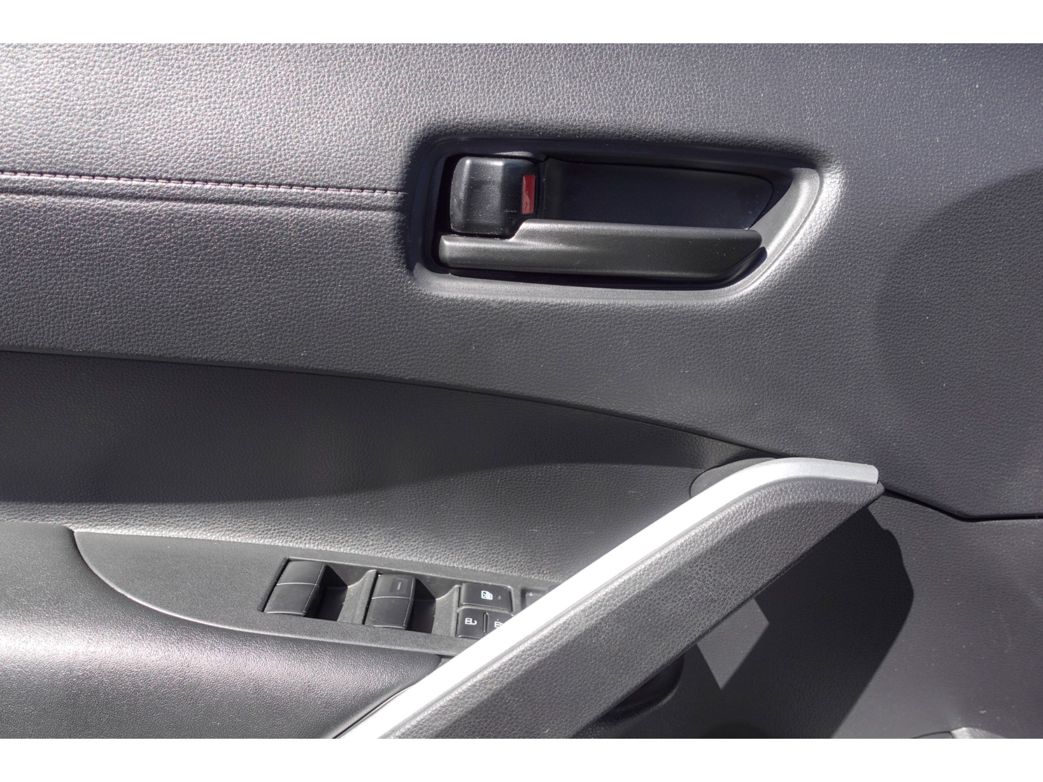 Certified 2025 Toyota Corolla Cross LE FWD image 11
