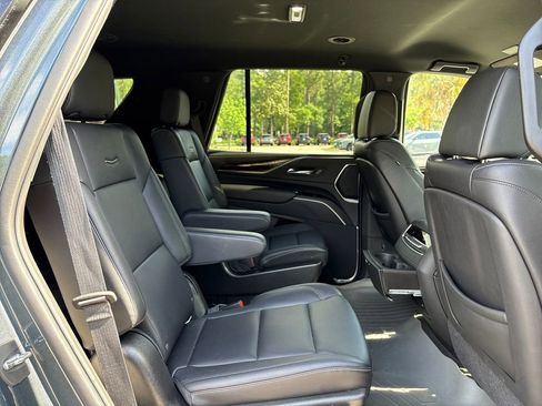 Used 2021 Cadillac Escalade Luxury AWD/4WD image 39