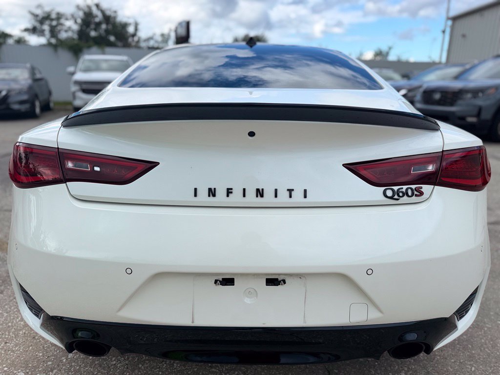 Used 2017 INFINITI Q60 Red Sport 400 AWD/4WD image 4