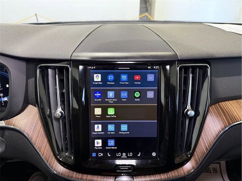 Used 2022 Volvo XC60 B5 Momentum image 38