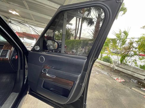 Used 2016 Land Rover Range Rover HSE image 18