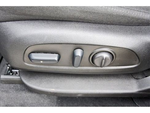 Used 2024 Chevrolet Traverse LT image 27