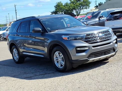 Used 2022 Ford Explorer XLT w/ Equipment Group 202A AWD/4WD image 7