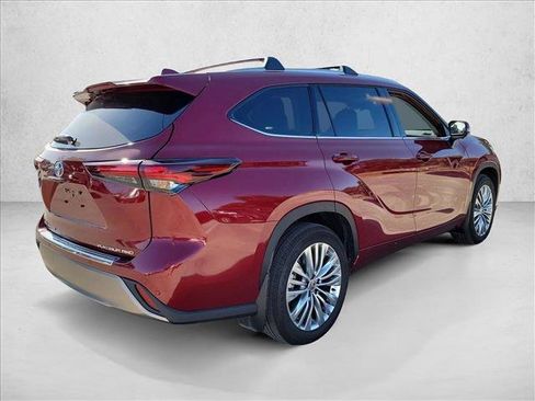 Used 2026 Toyota Highlander Platinum AWD/4WD image 5
