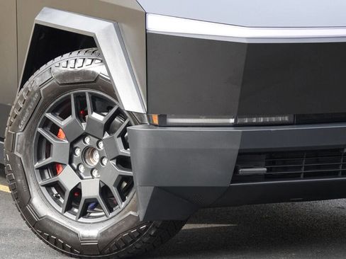 Used 2024 Tesla Cybertruck AWD Crew Cab image 50