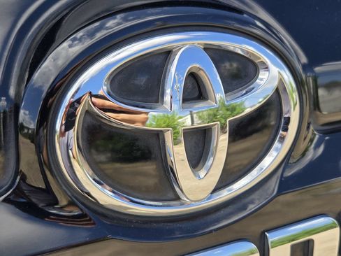 Used 2018 Toyota 4Runner SR5 Premium AWD/4WD image 12