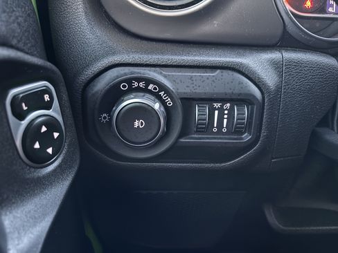 Used 2019 Jeep Wrangler Unlimited Sport S AWD/4WD image 22