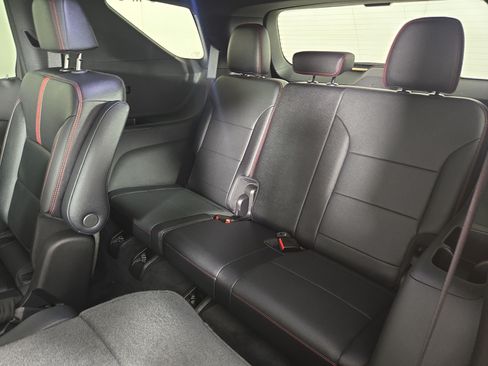 Certified 2025 Chevrolet Traverse RS AWD/4WD image 13